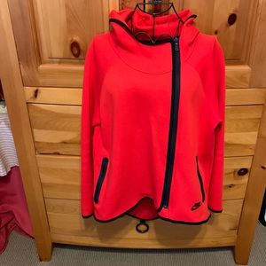 Women’s Nike High/Low Hem Hooded Jacket. Sz 8 in Red.